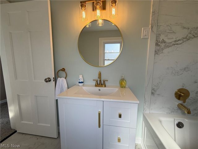 38462 S Beachview Road, Willoughby, OH 44094