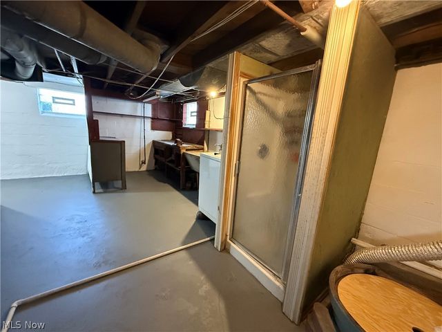 38462 S Beachview Road, Willoughby, OH 44094