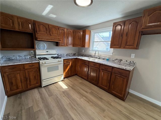 38462 S Beachview Road, Willoughby, OH 44094