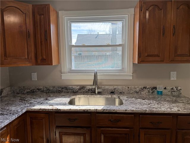 38462 S Beachview Road, Willoughby, OH 44094