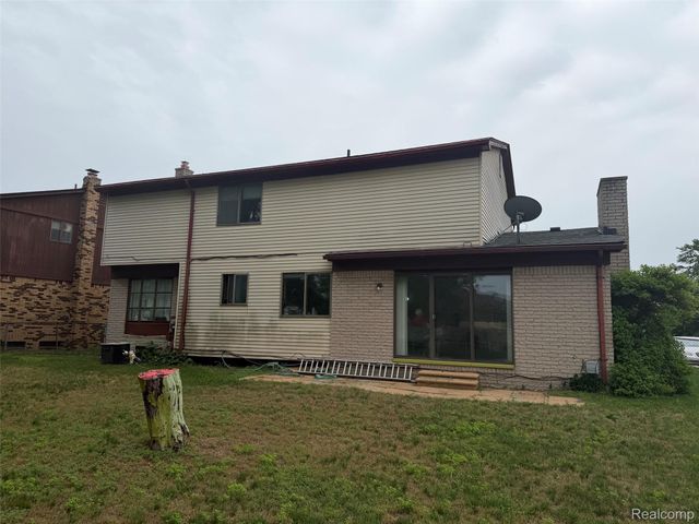 29538 E Nottingham Circle, Warren, MI 48092