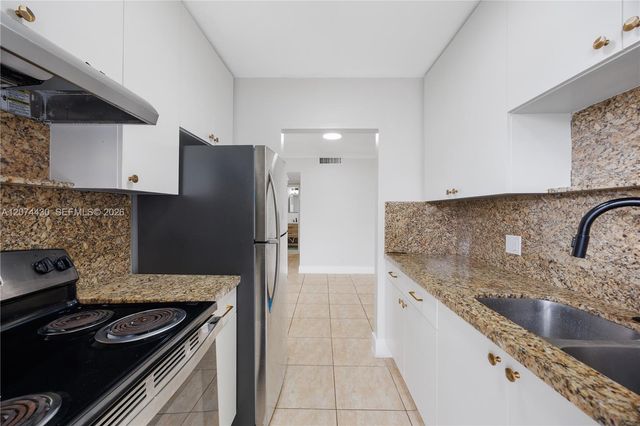 5420 Hollywood Boulevard 208, Hollywood, FL 33021