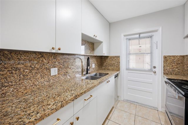 5420 Hollywood Boulevard 208, Hollywood, FL 33021