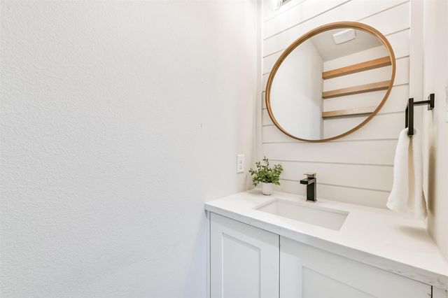 250 Pony Trail, Angleton, TX 77515