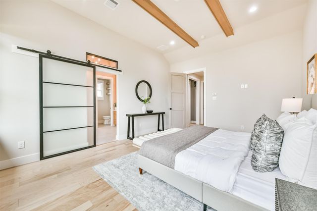 250 Pony Trail, Angleton, TX 77515