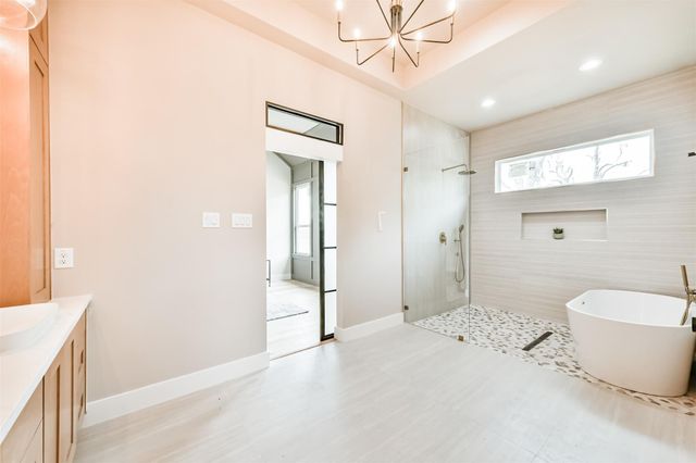 250 Pony Trail, Angleton, TX 77515