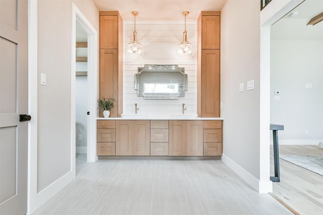 250 Pony Trail, Angleton, TX 77515