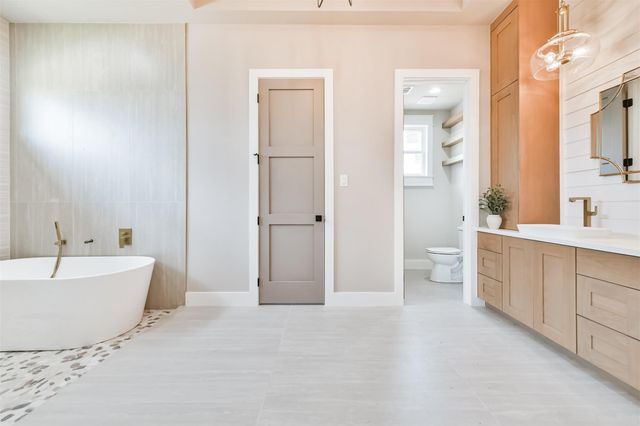 250 Pony Trail, Angleton, TX 77515