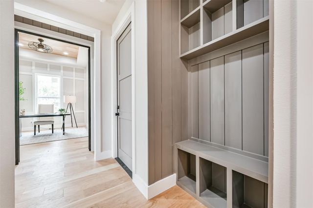 250 Pony Trail, Angleton, TX 77515