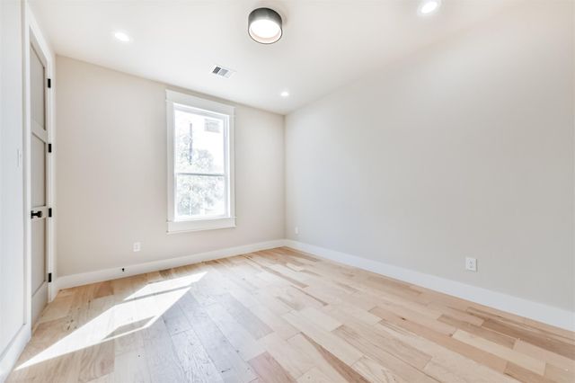 250 Pony Trail, Angleton, TX 77515