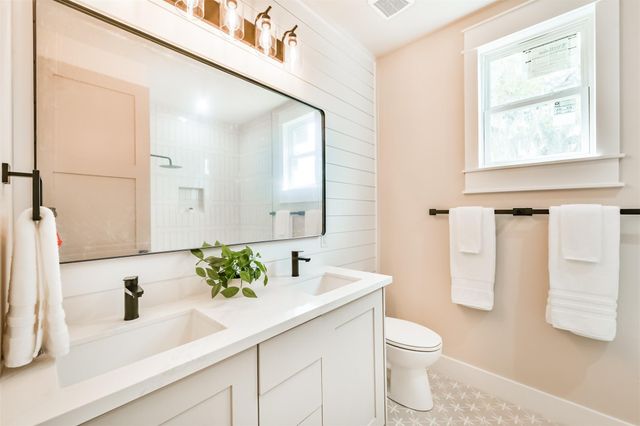 250 Pony Trail, Angleton, TX 77515