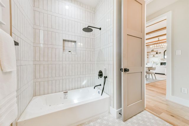 250 Pony Trail, Angleton, TX 77515