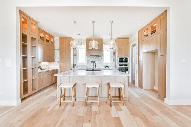 250 Pony Trail, Angleton, TX 77515