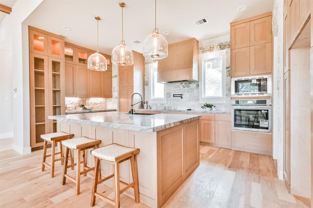 250 Pony Trail, Angleton, TX 77515