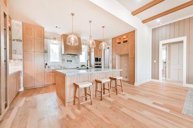 250 Pony Trail, Angleton, TX 77515