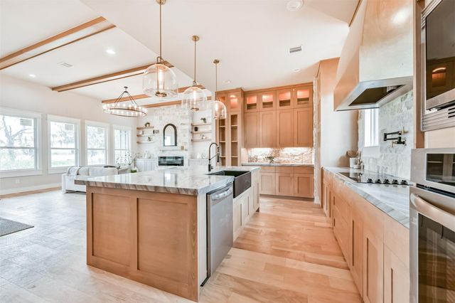 250 Pony Trail, Angleton, TX 77515