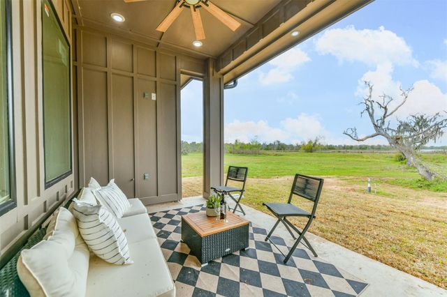 250 Pony Trail, Angleton, TX 77515