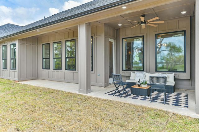 250 Pony Trail, Angleton, TX 77515
