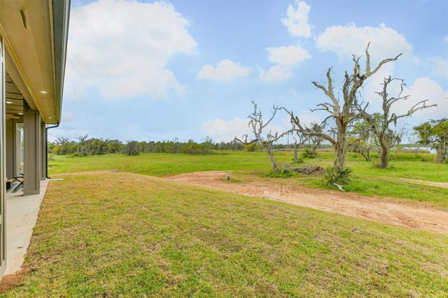 250 Pony Trail, Angleton, TX 77515