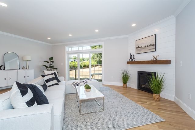 293 Bacon St A, Natick, MA 01760