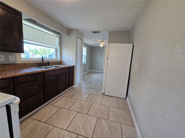 246 W BAY AVENUE, Eagle Lake, FL 33839