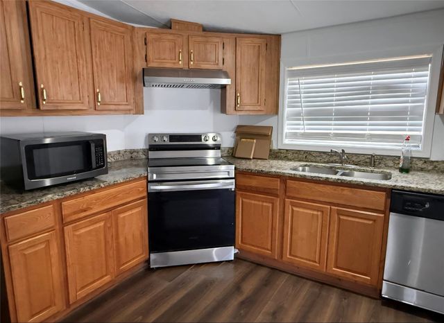 11224 Creek Meadow Dr, Willis, TX 77378