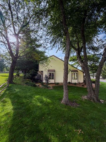 804 Walden Lane, Grundy Center, IA 50638