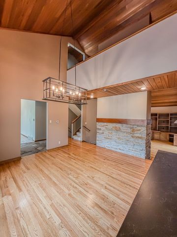 804 Walden Lane, Grundy Center, IA 50638