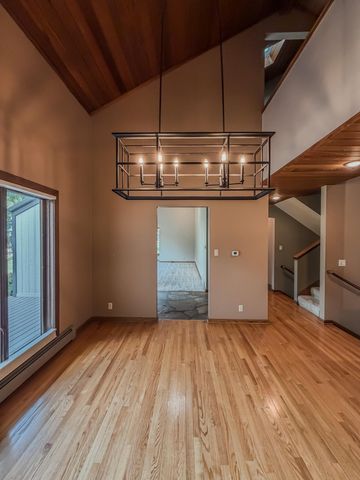 804 Walden Lane, Grundy Center, IA 50638