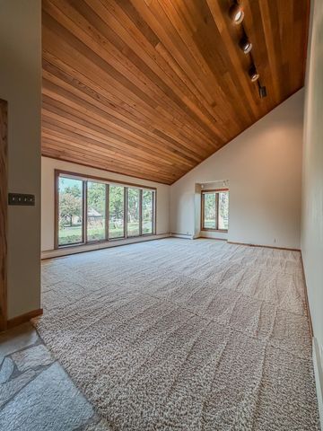 804 Walden Lane, Grundy Center, IA 50638