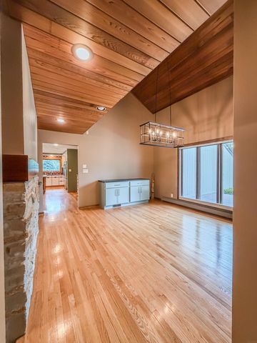 804 Walden Lane, Grundy Center, IA 50638