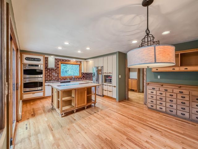 804 Walden Lane, Grundy Center, IA 50638
