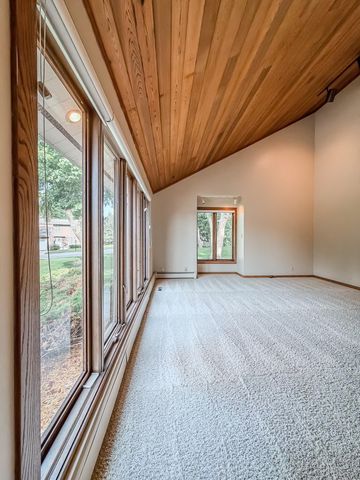 804 Walden Lane, Grundy Center, IA 50638