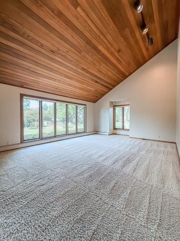 804 Walden Lane, Grundy Center, IA 50638