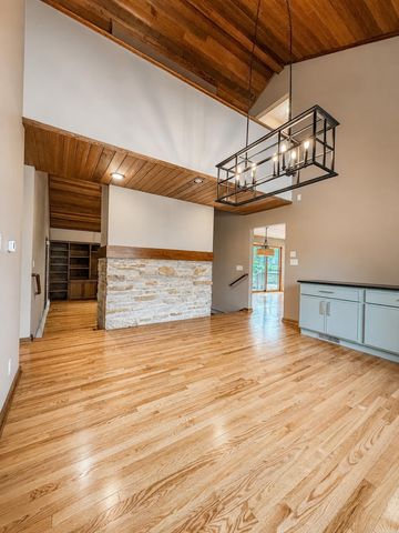 804 Walden Lane, Grundy Center, IA 50638