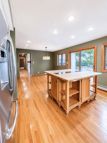 804 Walden Lane, Grundy Center, IA 50638