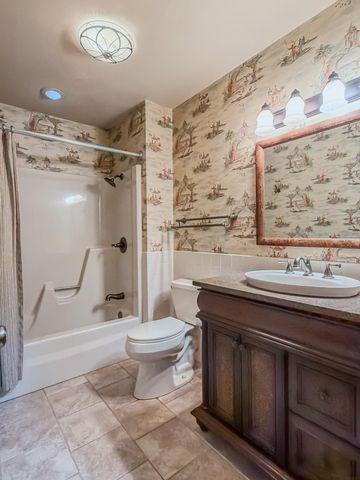 804 Walden Lane, Grundy Center, IA 50638