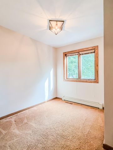 804 Walden Lane, Grundy Center, IA 50638