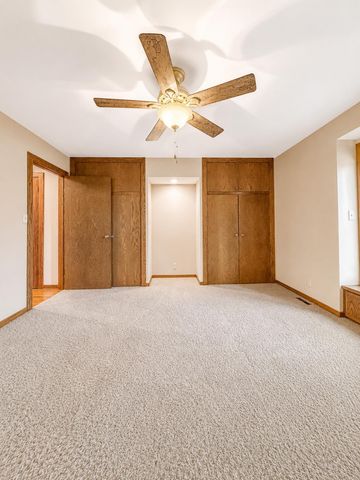 804 Walden Lane, Grundy Center, IA 50638