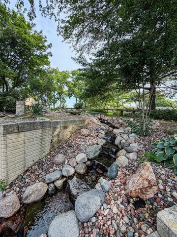 804 Walden Lane, Grundy Center, IA 50638