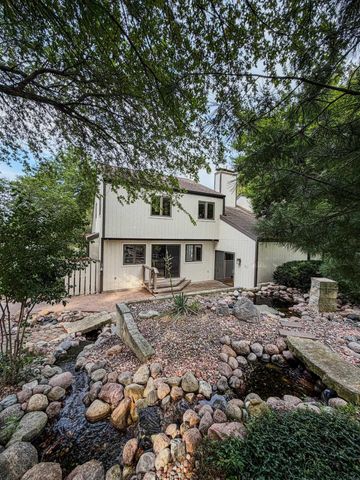 804 Walden Lane, Grundy Center, IA 50638