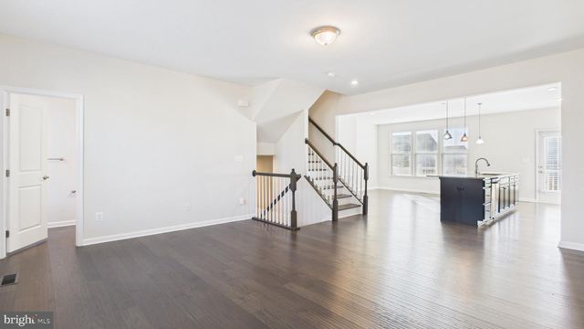 8909 FOXWAY RIDGE LN, Manassas, VA 20110