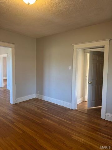 6751 Crest Avenue, University City, MO 63130