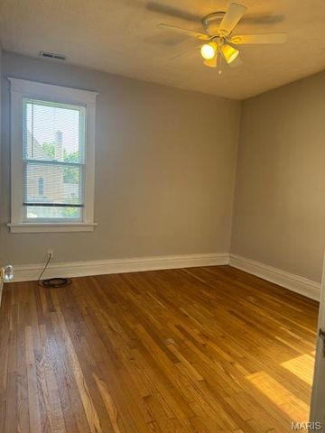 6751 Crest Avenue, University City, MO 63130