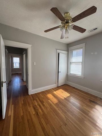 6751 Crest Avenue, University City, MO 63130
