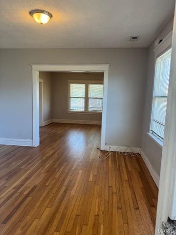 6751 Crest Avenue, University City, MO 63130