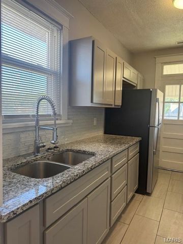6751 Crest Avenue, University City, MO 63130