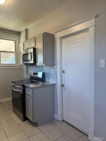 6751 Crest Avenue, University City, MO 63130