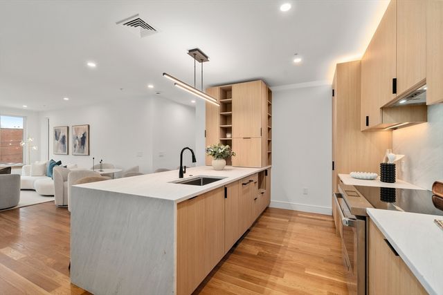 58 Kent U301, Brookline, MA 02445