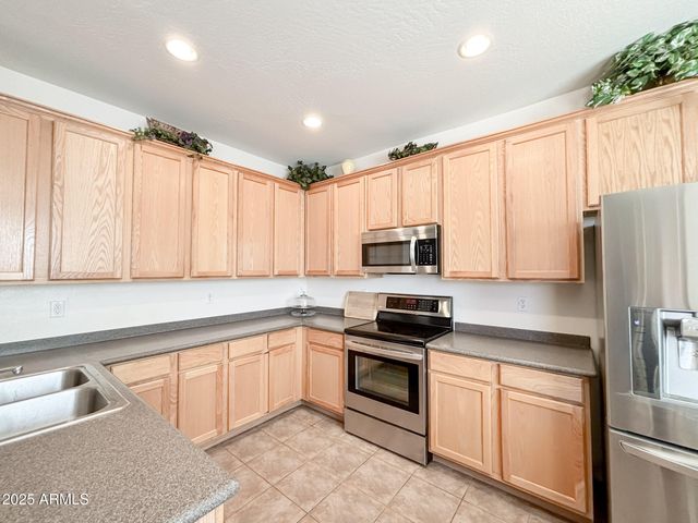 8567 W BROWN Street, Peoria, AZ 85345